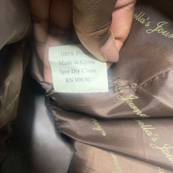 Isabella’s Journey Giraffe Print Weekender Bag - Picture 9 of 10